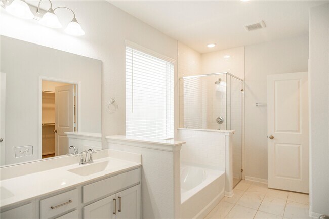 Building Photo - 208 Cambria Green Ln