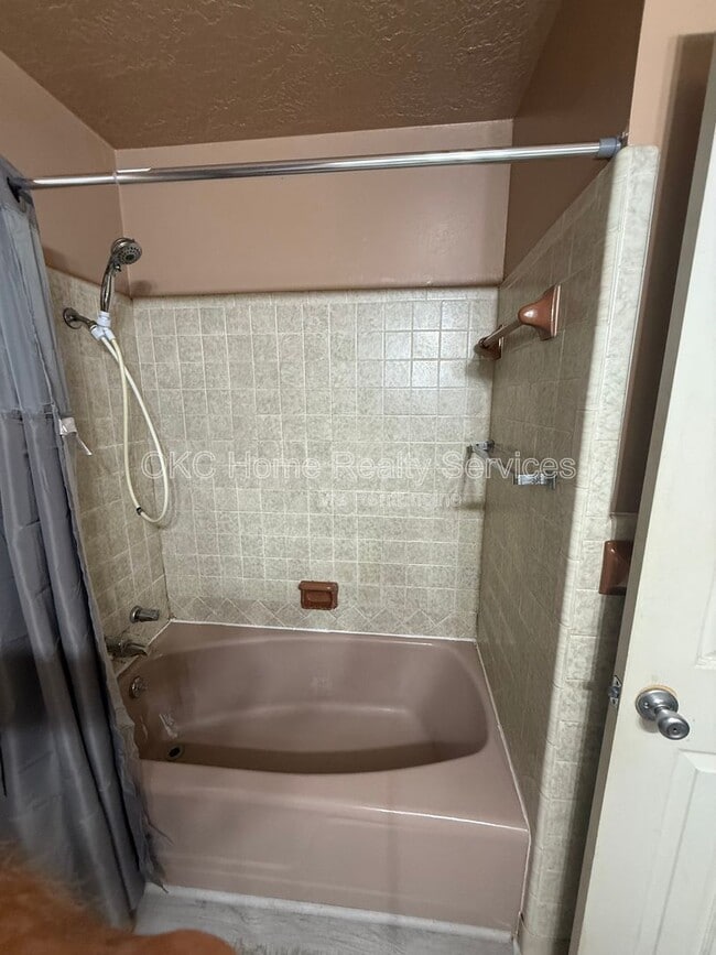 Building Photo - 118 SW 1st St