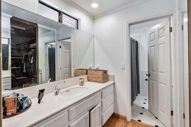 Building Photo - 9270 Linda Vista Ln