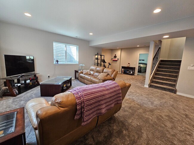 Building Photo - Beautiful 5-bedroom, 5-bathroom home in the desirable Banning Lewis Ranch community!