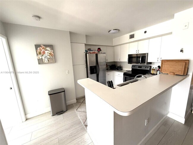 Building Photo - 19701 E Country Club Dr