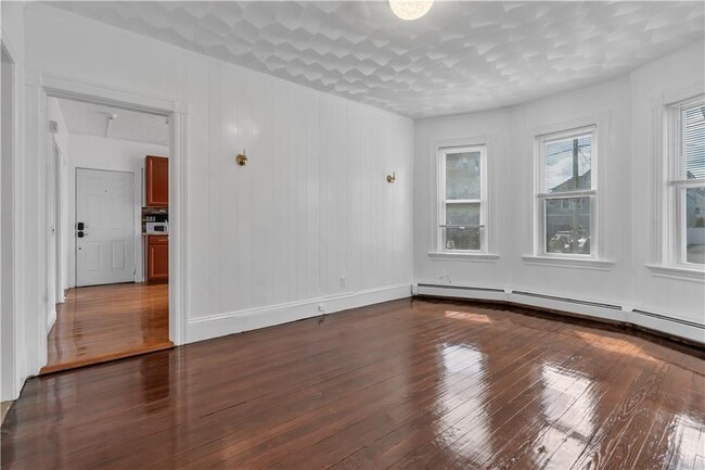 Building Photo - 48 Kenwood St