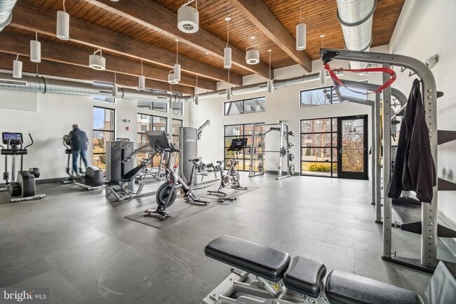 Building Photo - 646 Lakemont Dr