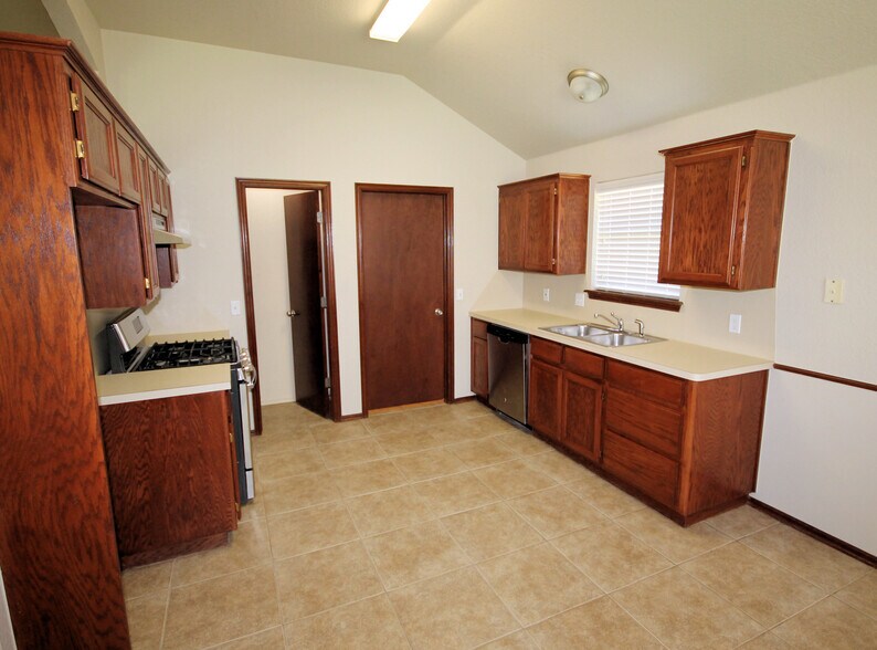 KITCHEN - 16405 Osceola Trl