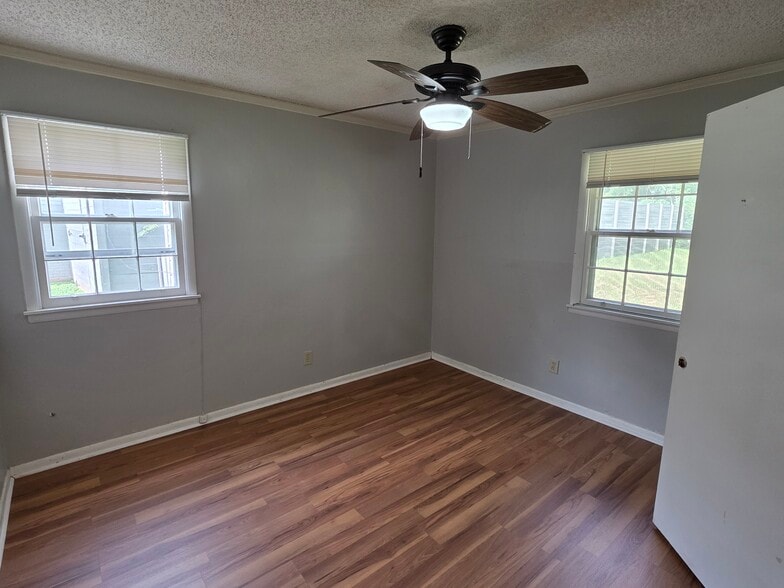 Building Photo - 906 Woodall Ln NW