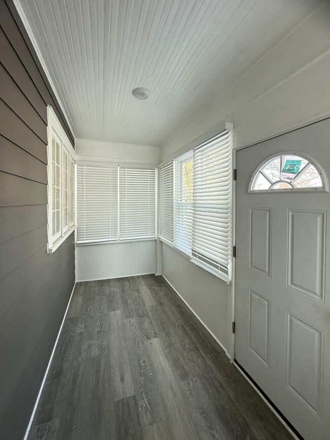 Building Photo - 36465 Main St