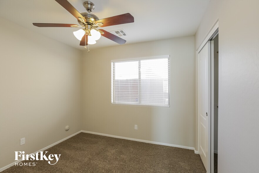 Building Photo - 6220 S 52nd Dr