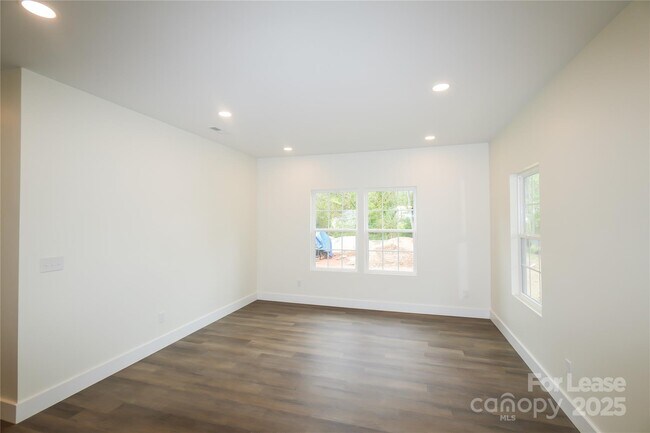 Building Photo - 1709 N Clay St