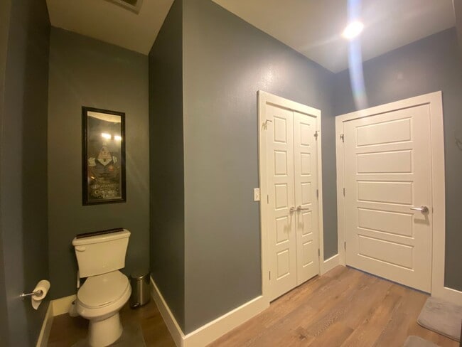 Building Photo - Beautiful Condo - North Burnet Road!