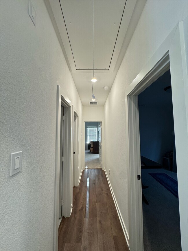 Building Photo - 6630 Escondido Dr