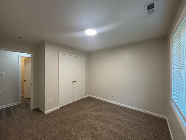 Building Photo - 1123 Southwood Dr