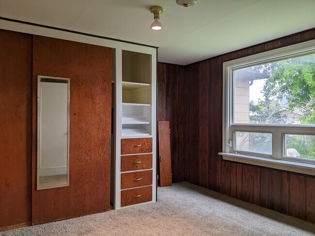 Building Photo - 214 S G St