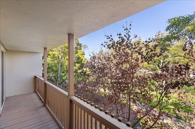 Building Photo - 3031 Flora Vista