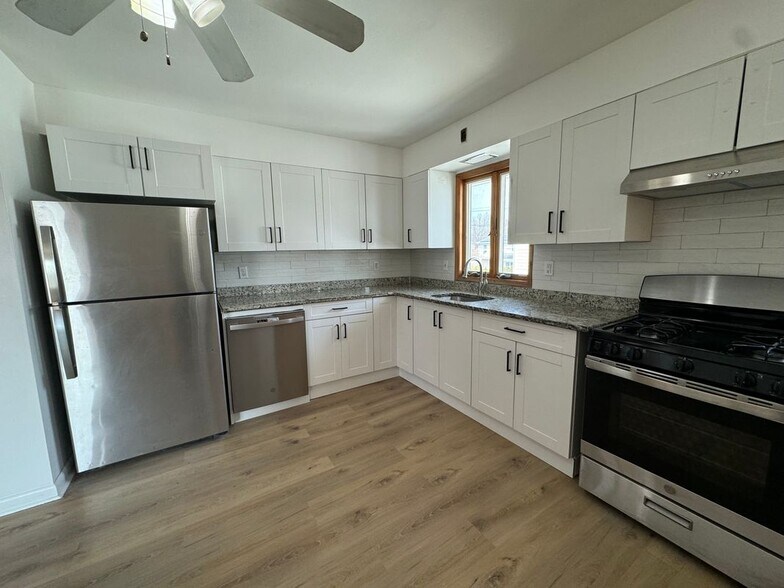 Building Photo - 331 Capitol St