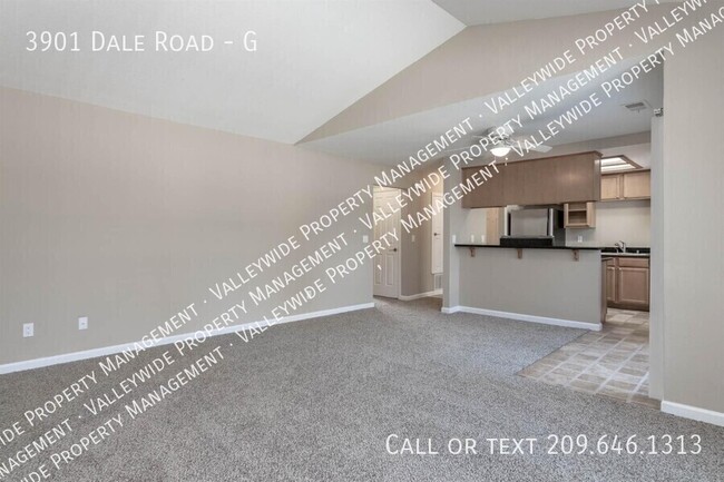 Building Photo - Modesto 2 Bedroom 2 Bath Condo "Parkview V...