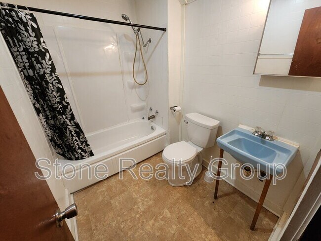 Building Photo - 1335 Grand Ave