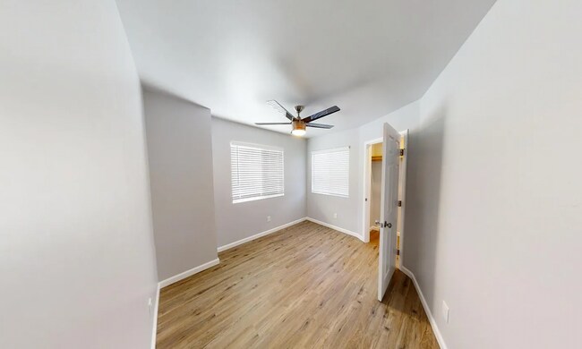 Building Photo - 5118-5120 East Falls View Dr
