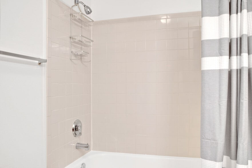 Building Photo - 11000 NE 10th St