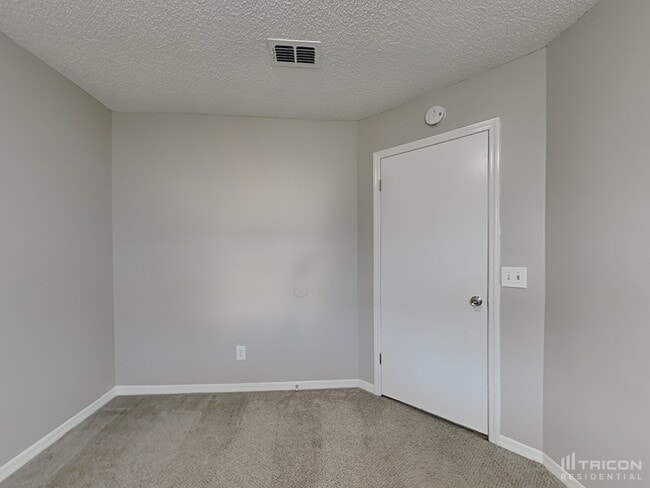 Building Photo - 7084 Swamp Flower Ln
