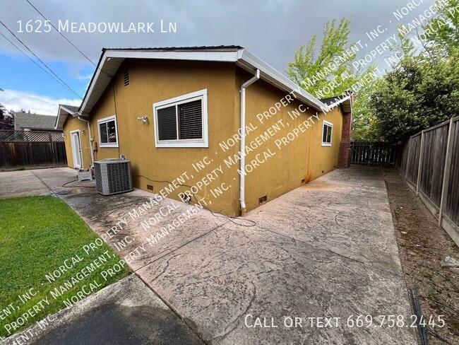 Building Photo - 1625 Meadowlark Ln