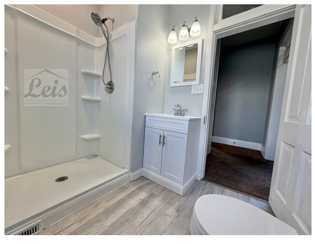 Building Photo - 502 E 5th St