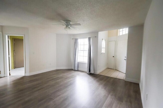 Building Photo - 405 Fountainhead Cir