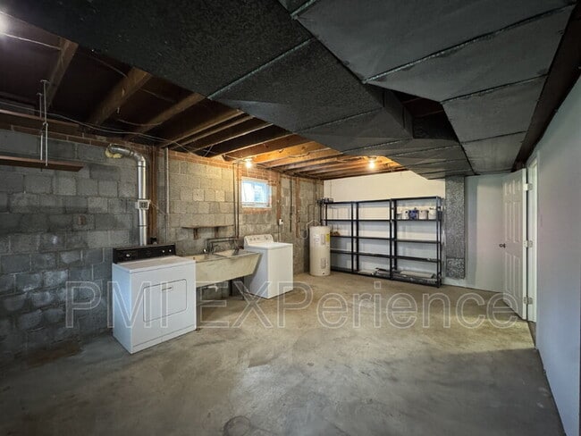 Building Photo - 6405 Roberts Dr