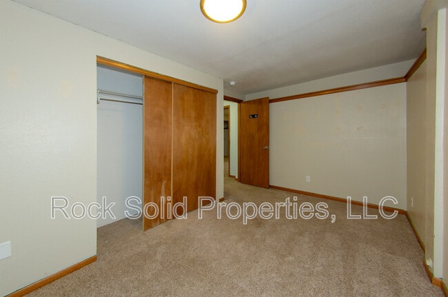 Building Photo - 5027 Green River St