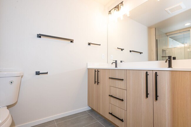 Building Photo - New Modern Ballard Townhouse | 3BR/2BA | Private Patio & Backyard
