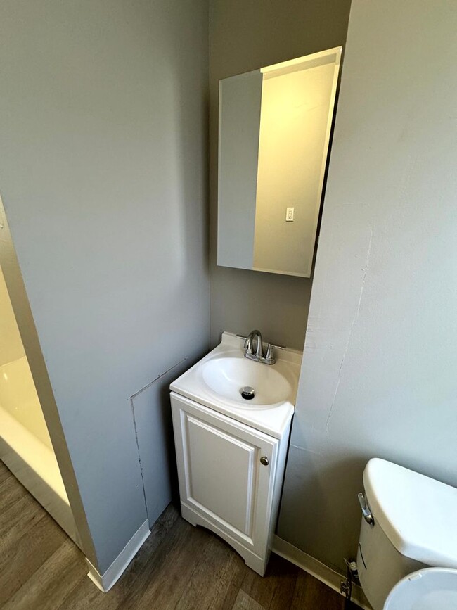 Building Photo - Lovely Two Bedroom Townhome with Fenced Yard