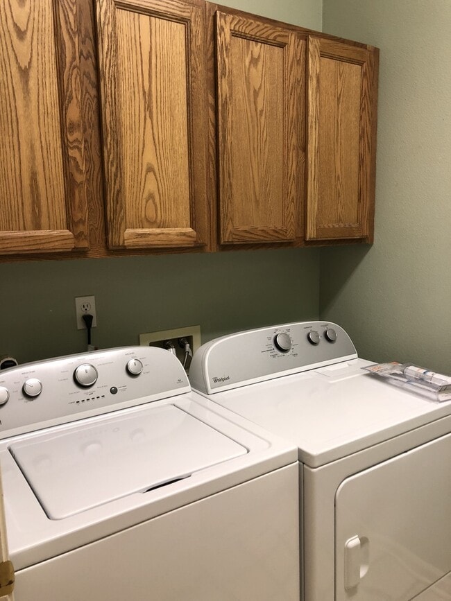 Building Photo - Beautiful 3 Bed + Bonus Room, 2.5 Bath Home!