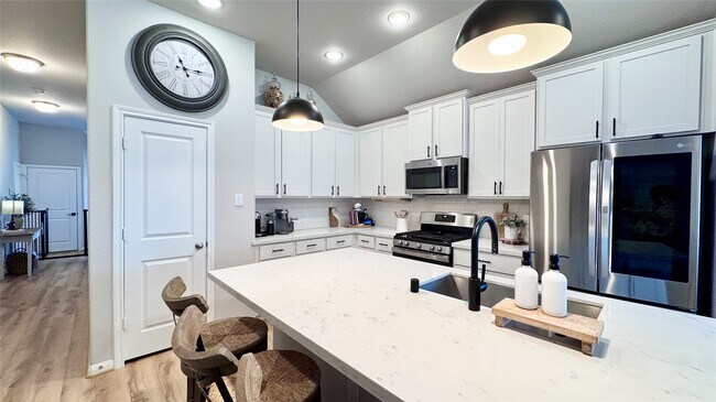 Building Photo - 31307 Balsam Hawk Ln