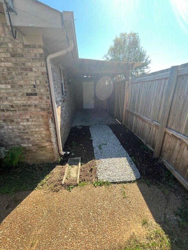 Building Photo - For Lease - 2 Bed, 2 Bath, 929sqft Unit in Hermitage!