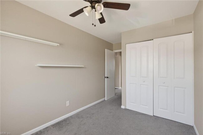 Building Photo - Corner Townhome in Virginia Beach