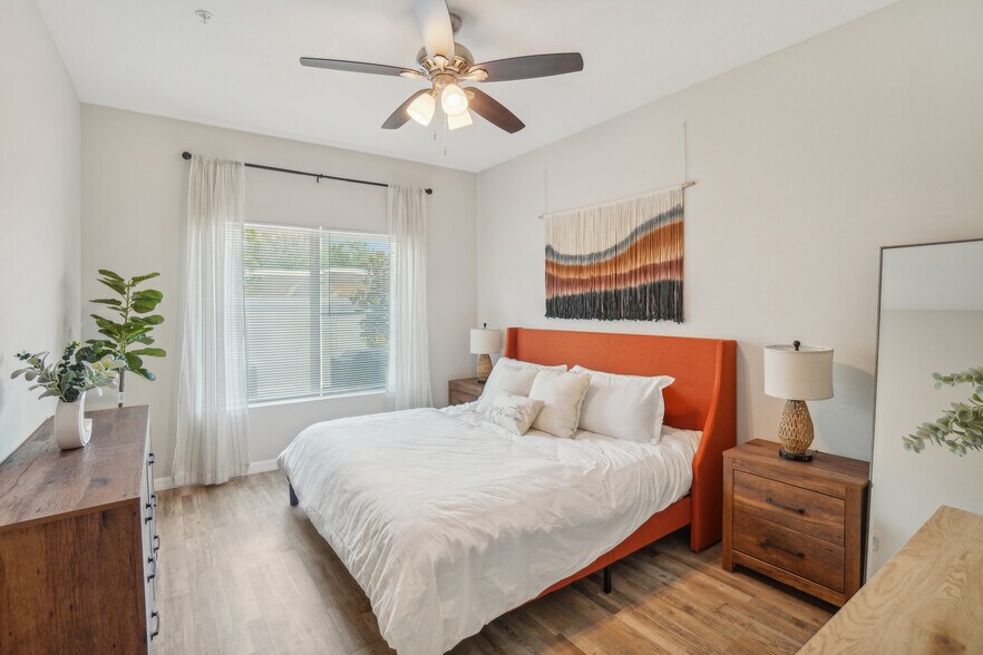 Bed 2 - 14522 N Nebraska Ave