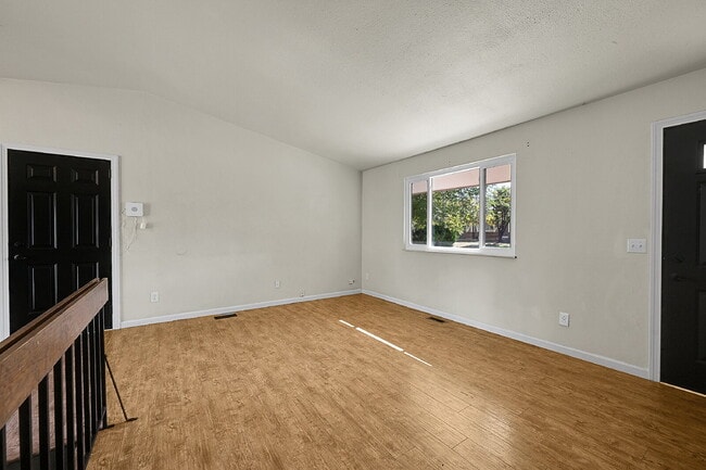 Building Photo - $1,945.00, 4-bed, 2-bath located in Colora...