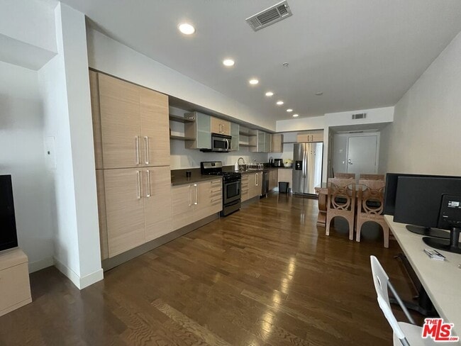 Building Photo - 1234 Wilshire Blvd