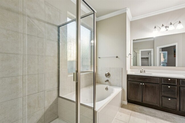 Building Photo - 5001 Bluewater Dr