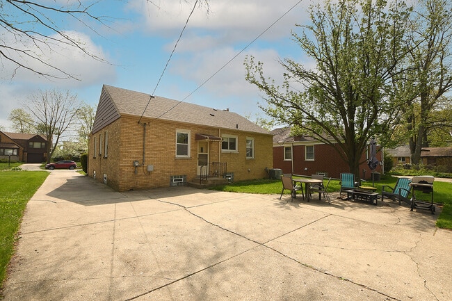 Building Photo - 18450 Homewood Ave