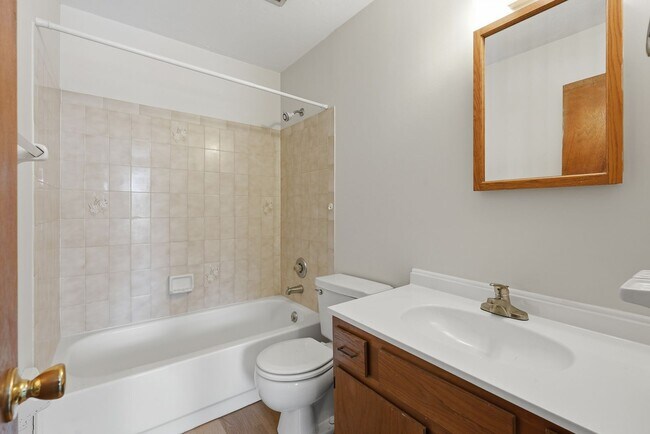 Building Photo - Southfork Oaks Condo