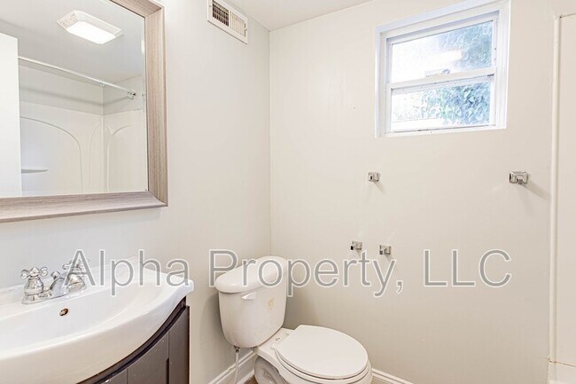 Building Photo - 7 Highlawn Ave