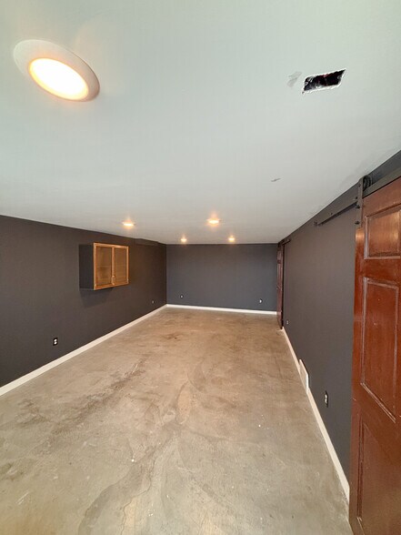 Building Photo - 24 E Dalton Ave