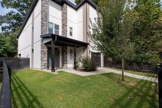 Building Photo - 813 Coleman St SW