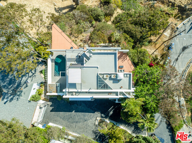 Building Photo - 8424 Grand View Dr
