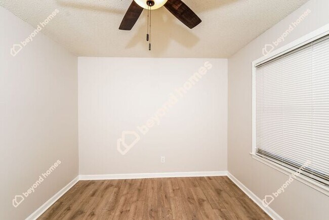 Building Photo - Beautifully Modernized 3 BR and 2 BA in on...