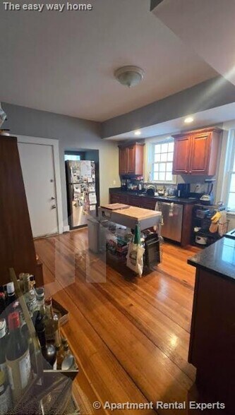 Building Photo - 835 Fellsway