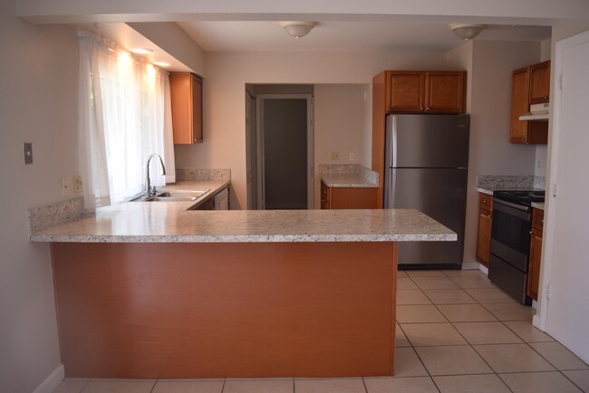 Building Photo - 248 SW Cherryhill Rd