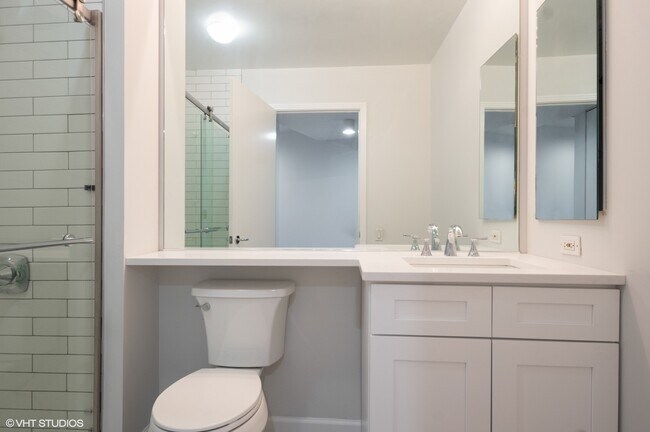 Building Photo - 400 N La Salle Dr