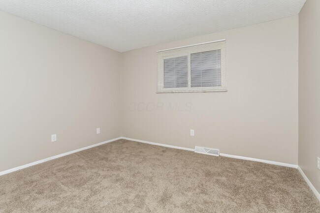 Building Photo - 2033 Queensbridge Dr