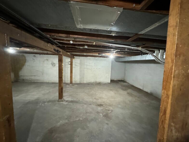 Building Photo - 2512 Henry Ave
